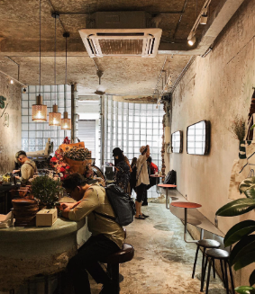 Không gian Cafe xanh tại S'mores Saigon Caffè